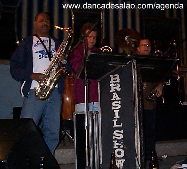 Baile na Pavuna, na poca era um dos bailes onde a banda podia se soltar e colocar os melhores sambas. Os danarinos seguiam os bailes da banda e quanto mais esses bailes se aproximavam da Zona Sul, mais light ficavam permitindo que a terceira idade tambm pudesse danar. As msicas da banda que os DJs tocam em bailes atuais so gravaes de bailes dessa poca.